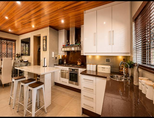5 BEDROOM HOUSE FOR SALE IN LENASIA